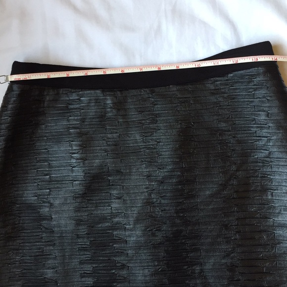 Britt Ryan Black Vegan Leather Ruched Mini Skirt - Picture 2 of 4